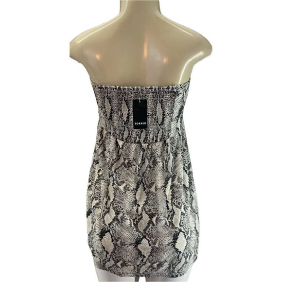 Torrid +5 Gray Animal Print Twisted Draped Lined Smocked Back Strapless Blouse - Picture 4 of 5